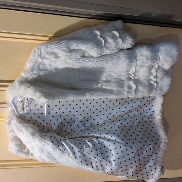 Girls size extra small 4 White fur coat - Picture 3 of 5